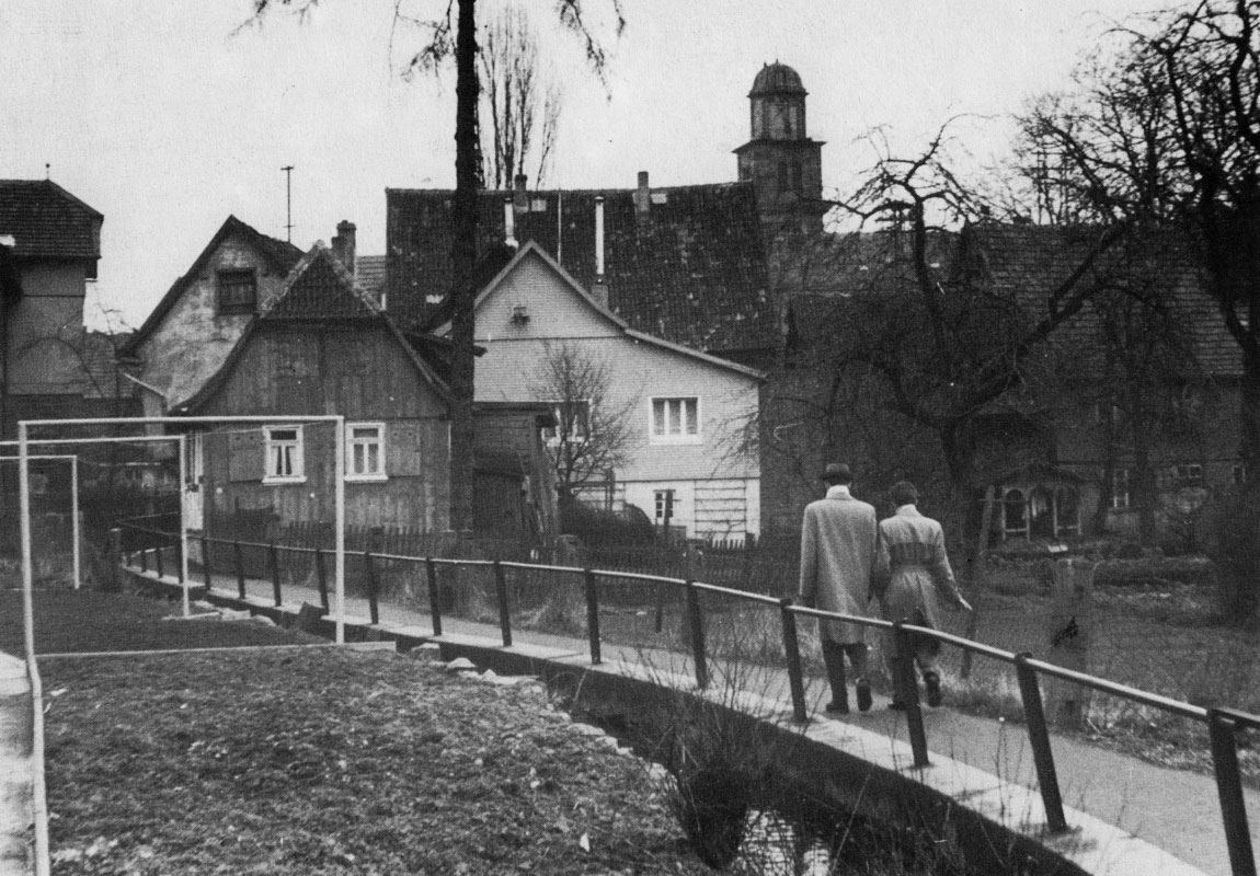 Am Wässerchen in den 50er Jahren (zwischen ehemaliger Wäscherei Jöckel und Opel Schött)